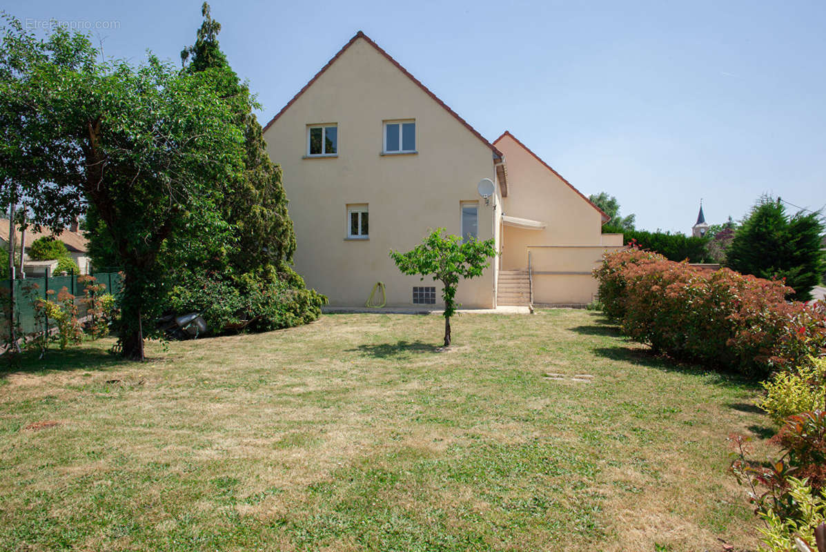 Maison à VILLEBOUGIS