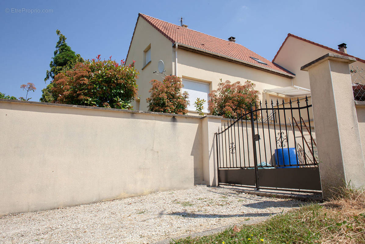 Maison à VILLEBOUGIS