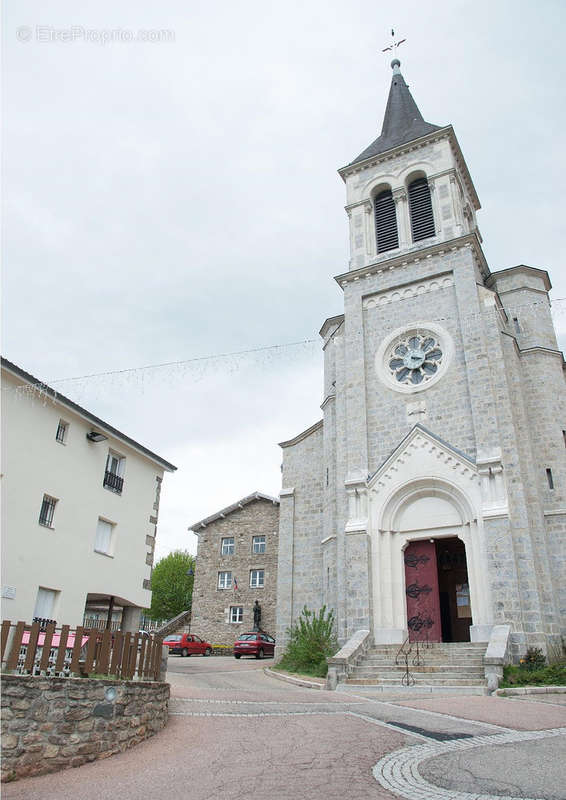 Terrain à SAINT-ROMAIN-LES-ATHEUX