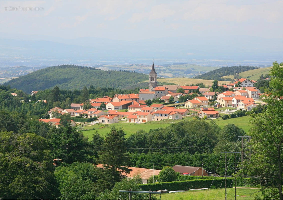 Terrain à SAINT-ROMAIN-LES-ATHEUX