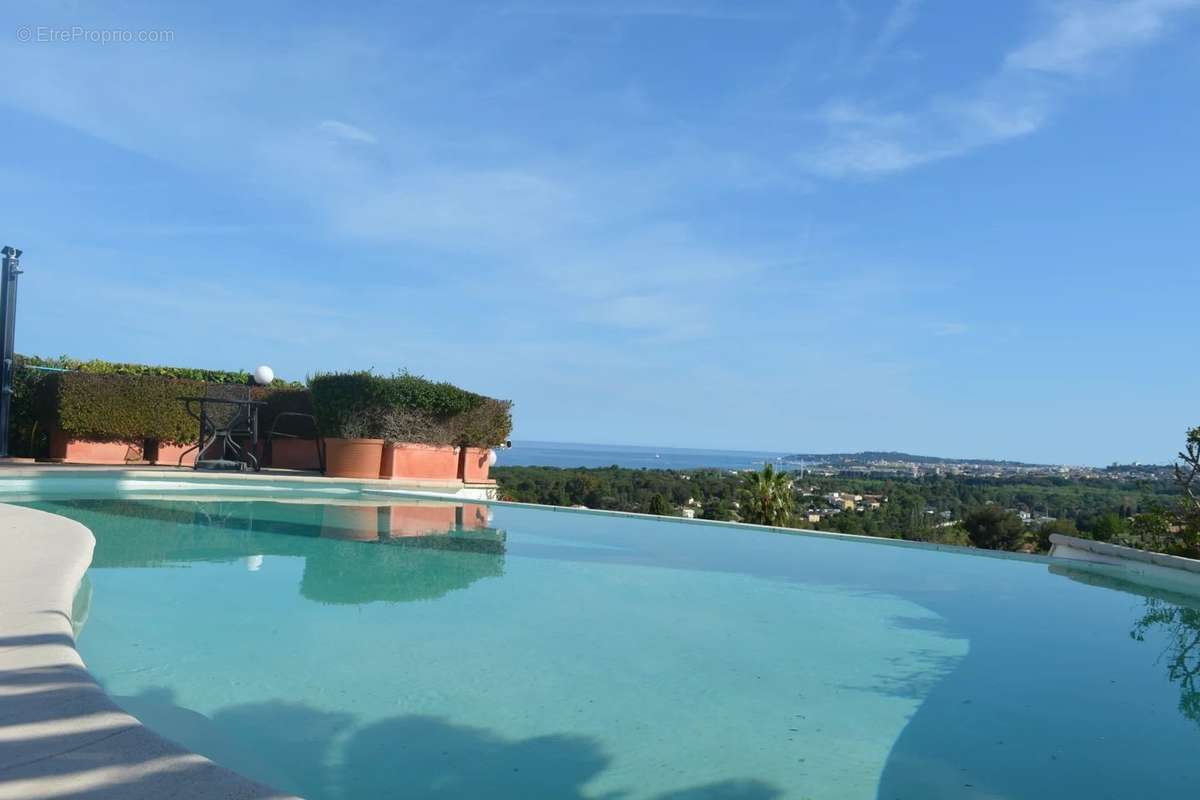 Maison à VILLENEUVE-LOUBET