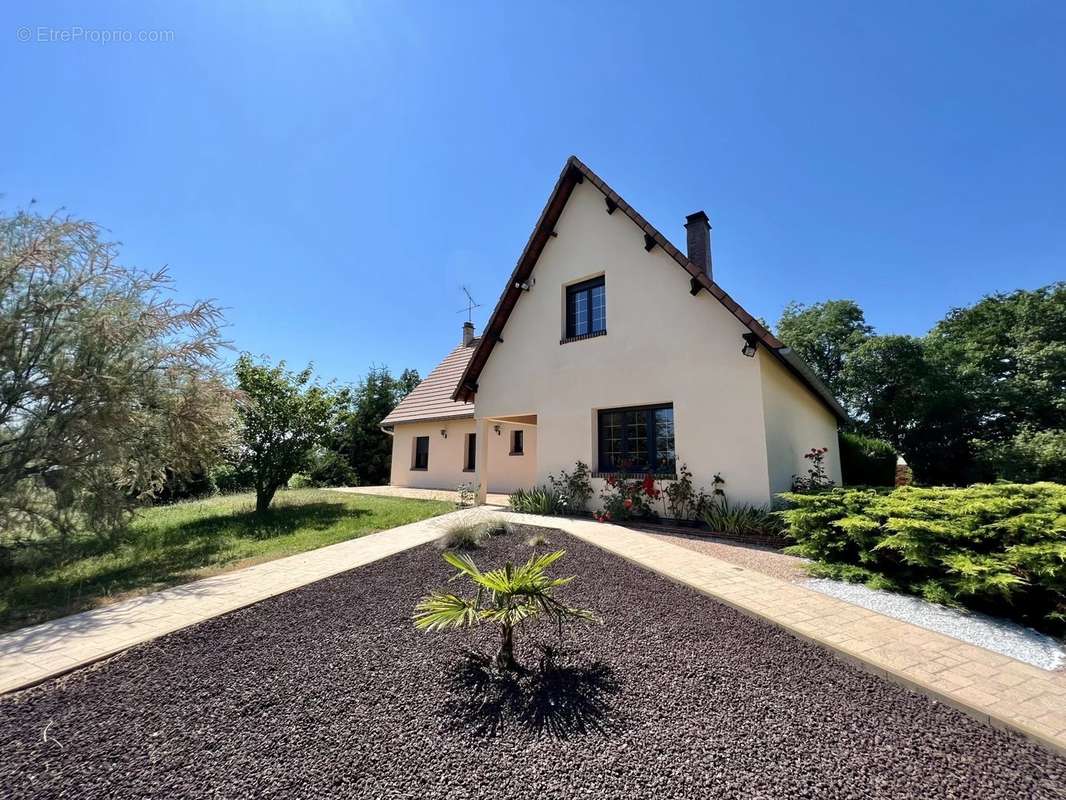 Maison à CHARBUY