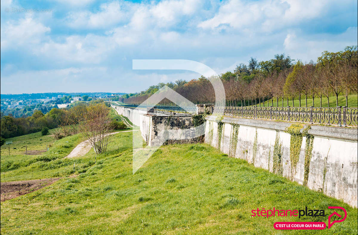 Appartement à LE MESNIL-LE-ROI