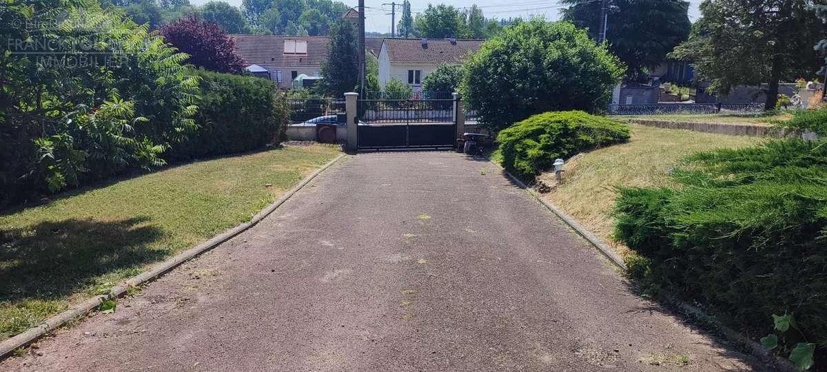 Maison à FERRIERES-EN-GATINAIS