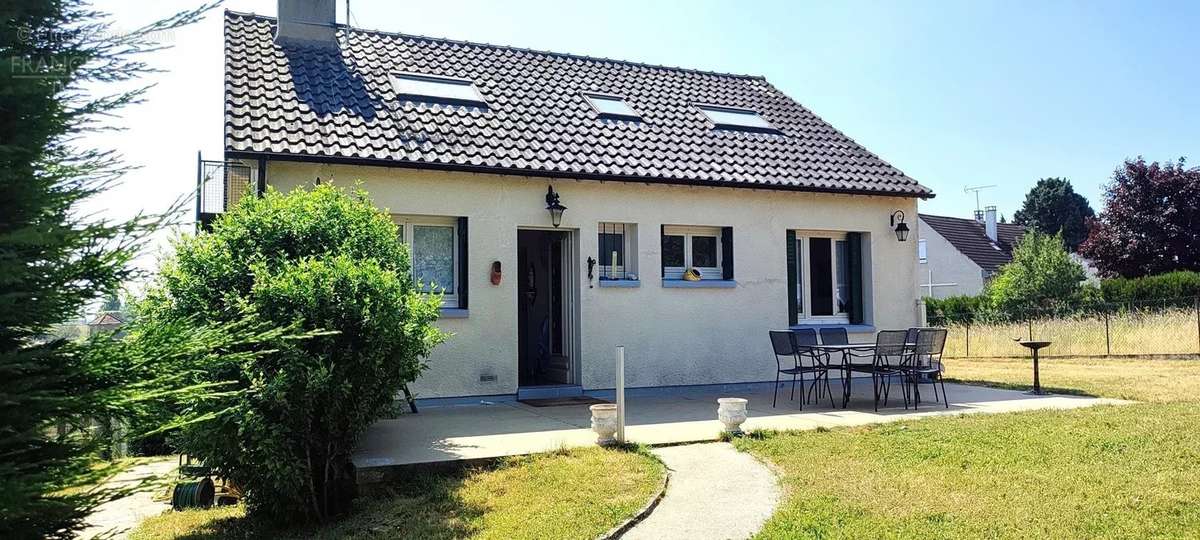 Maison à FERRIERES-EN-GATINAIS