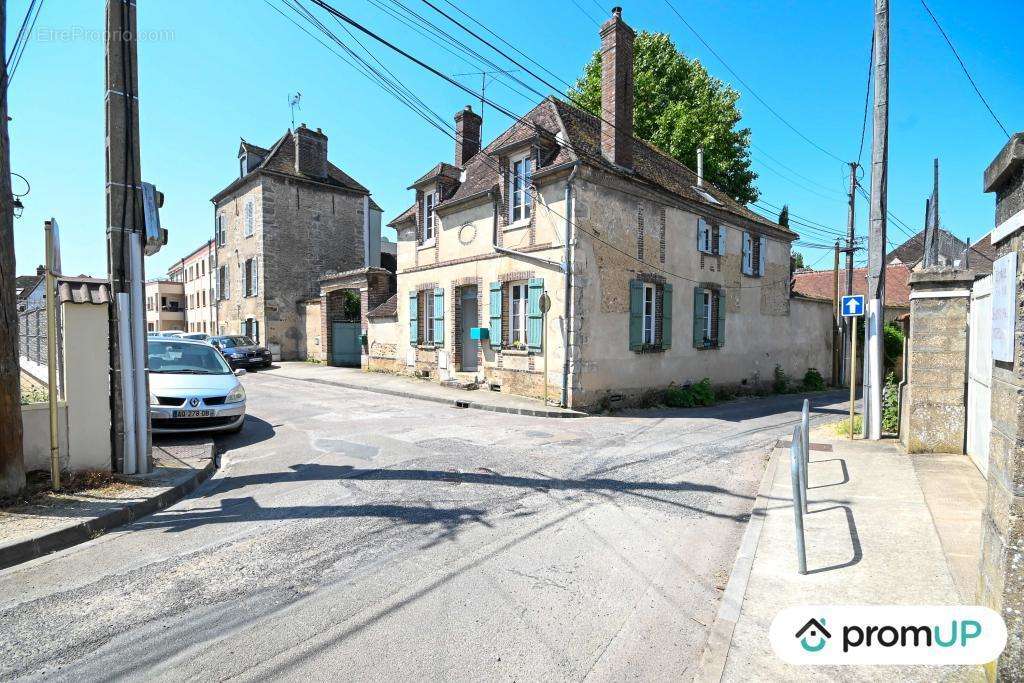 Appartement à VILLENEUVE-SUR-YONNE