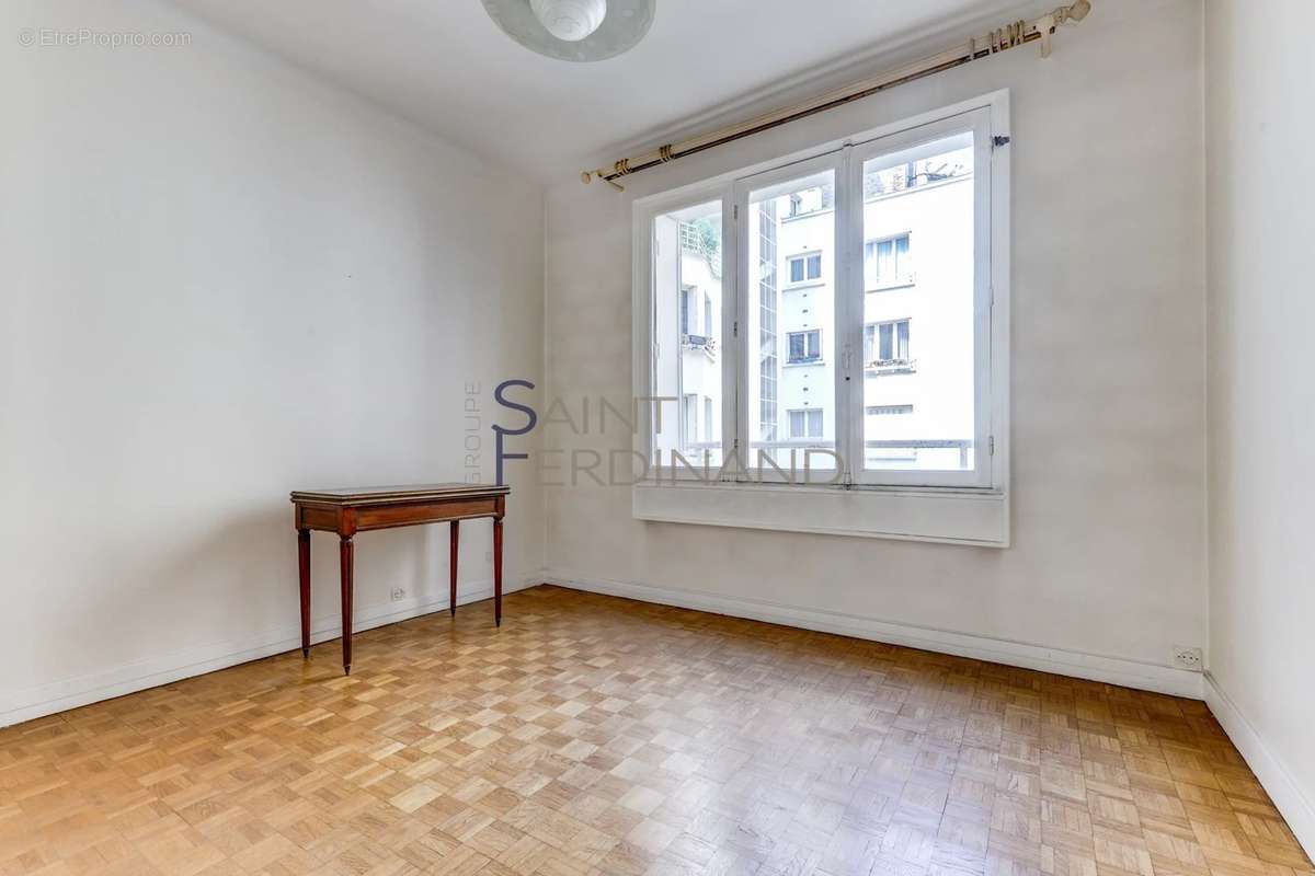 Appartement à PARIS-7E