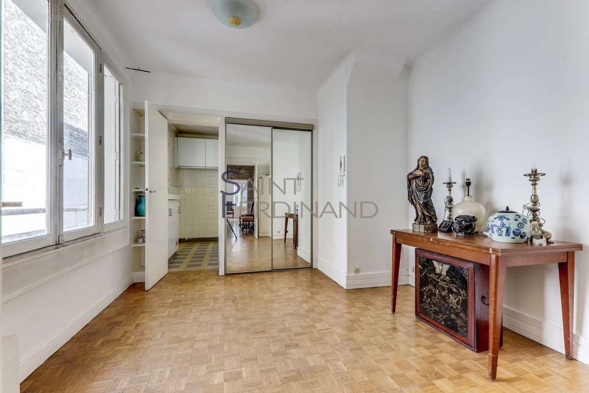 Appartement à PARIS-7E