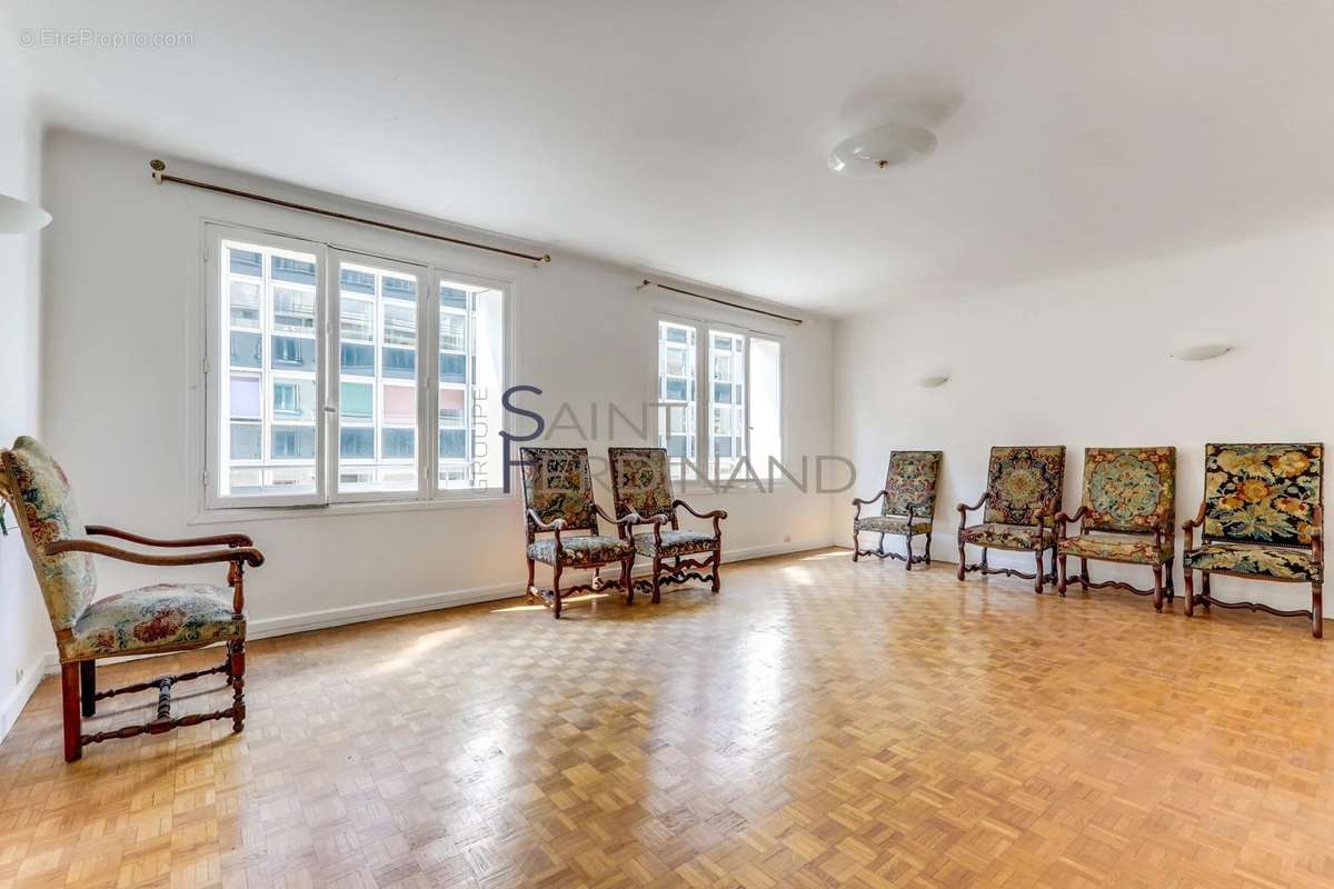 Appartement à PARIS-7E