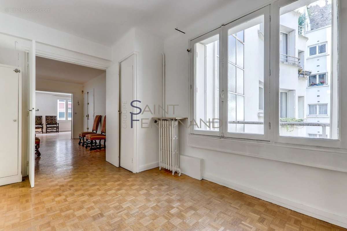 Appartement à PARIS-7E