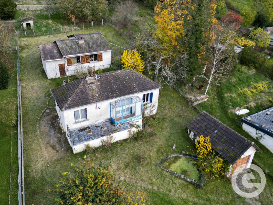 Maison à CHATEL-CENSOIR