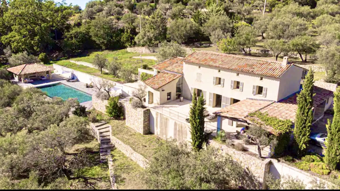 Maison à TOURRETTES