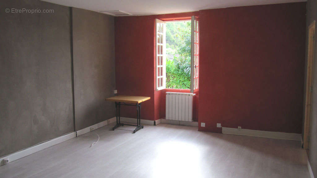 séjour appartement  - Commerce à PRAYSSAC