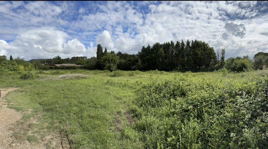 Terrain à SALERNES