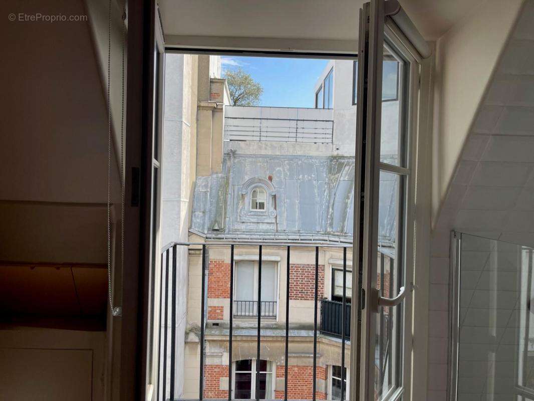 Appartement à PARIS-16E