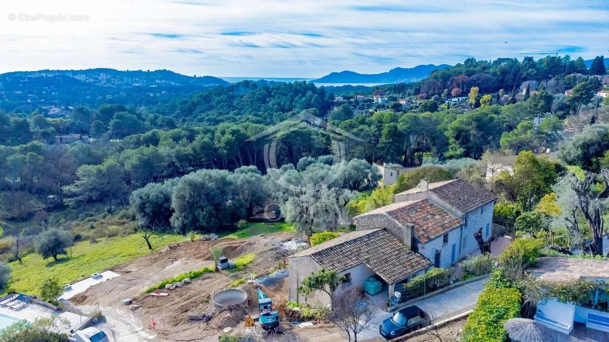 Appartement à MOUGINS