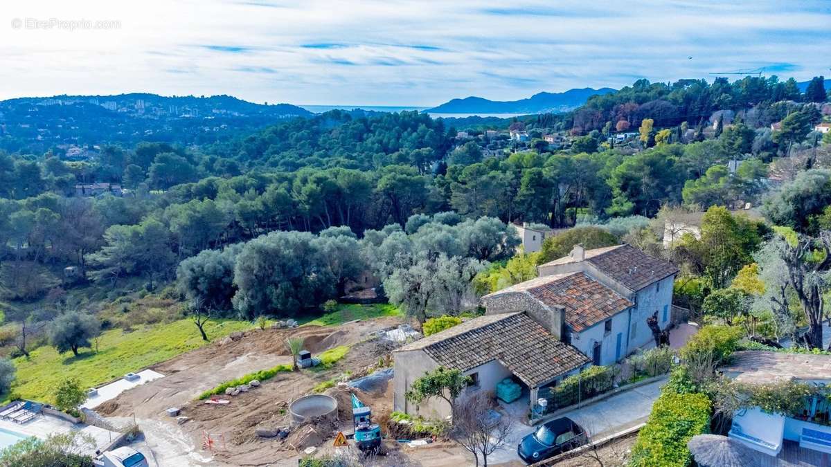 Appartement à MOUGINS