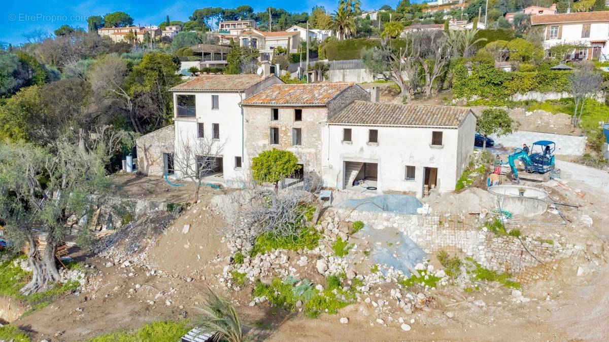 Appartement à MOUGINS