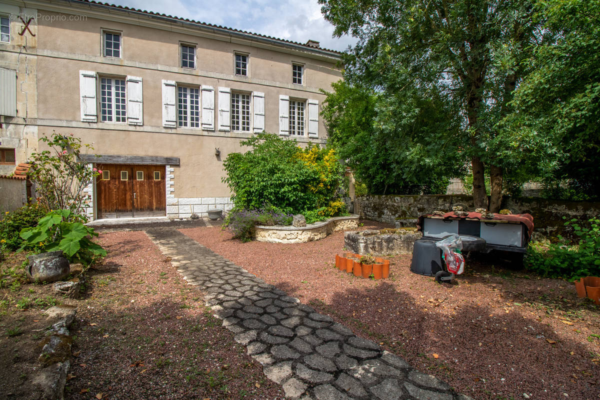 Maison à SAINT-SAVINIEN