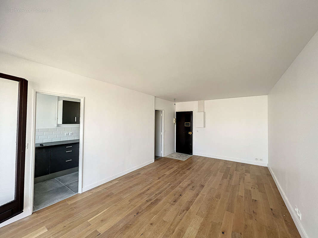 Appartement à COURBEVOIE