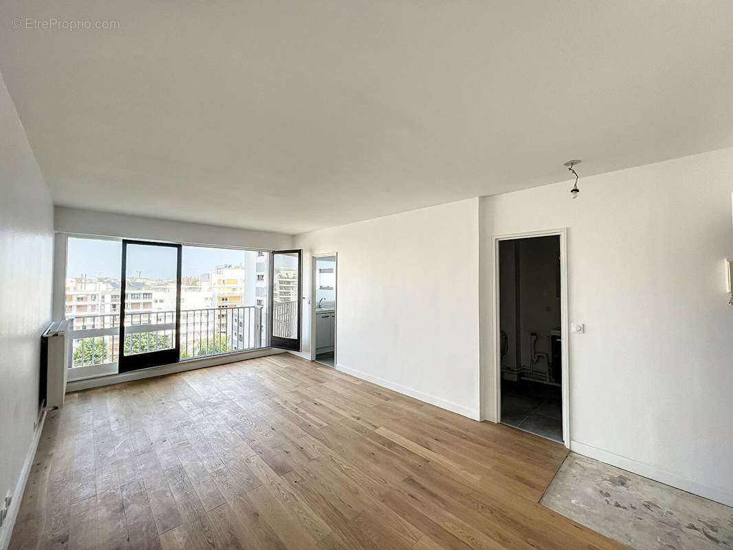 Appartement à COURBEVOIE