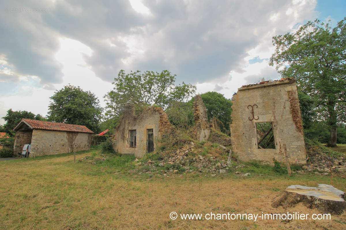 Terrain à LA CAILLERE-SAINT-HILAIRE