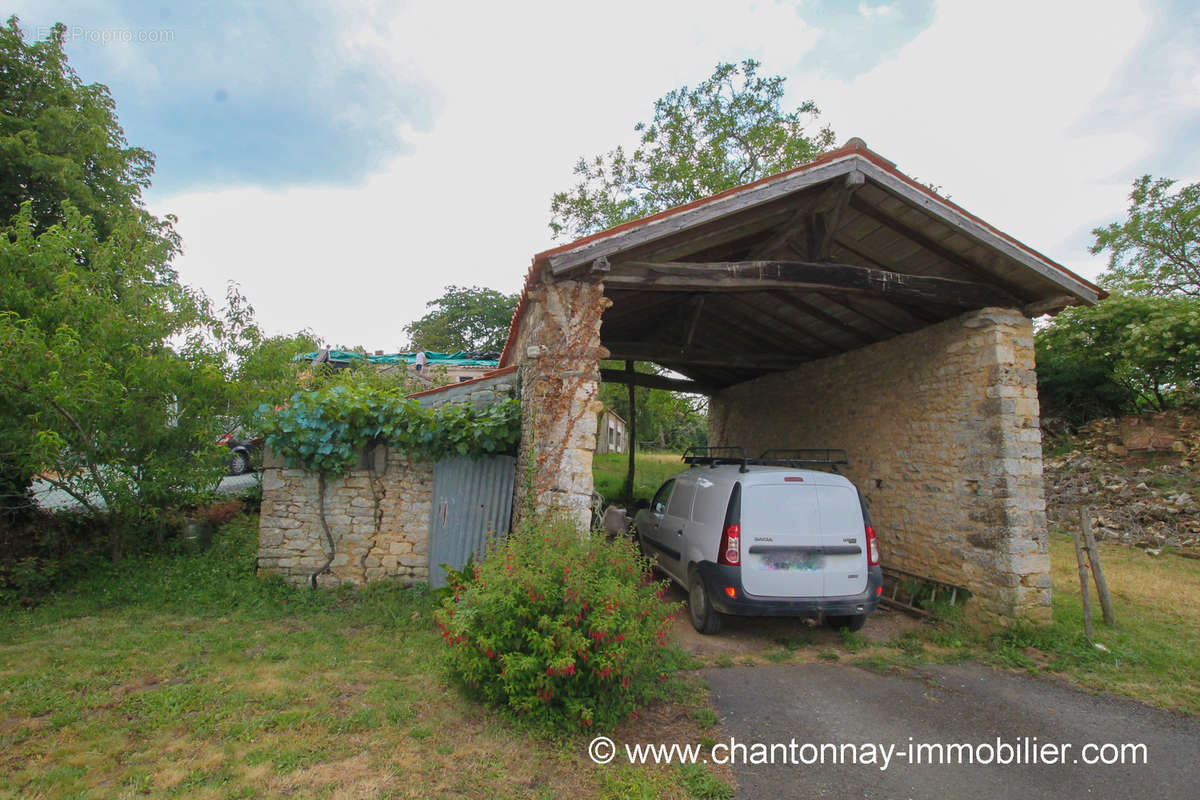 Terrain à LA CAILLERE-SAINT-HILAIRE