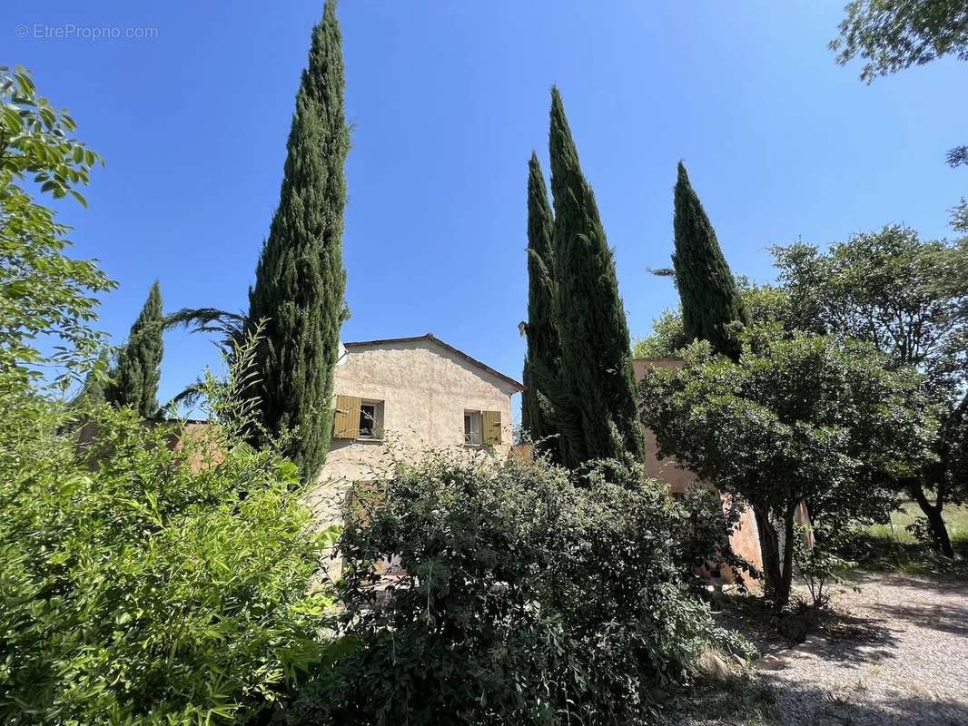 Maison à COTIGNAC