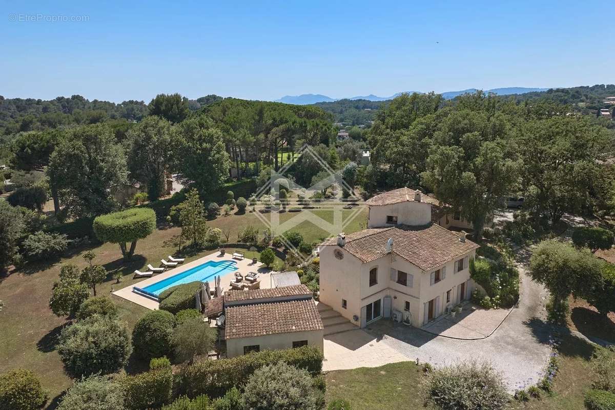 Maison à VALBONNE