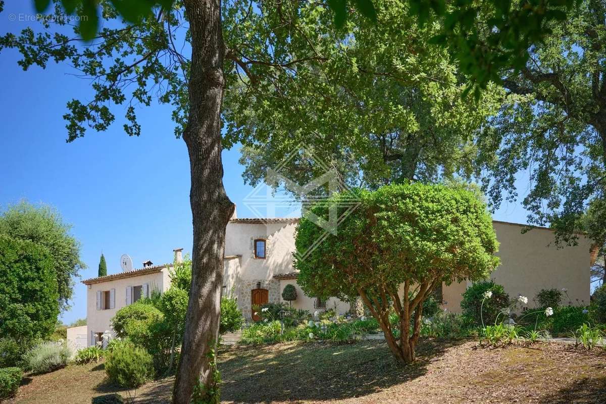 Maison à VALBONNE