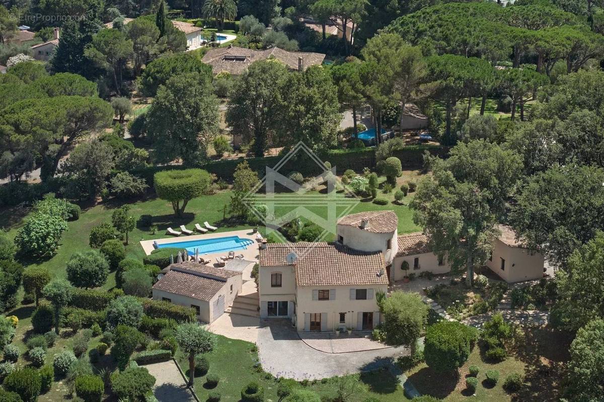 Maison à VALBONNE