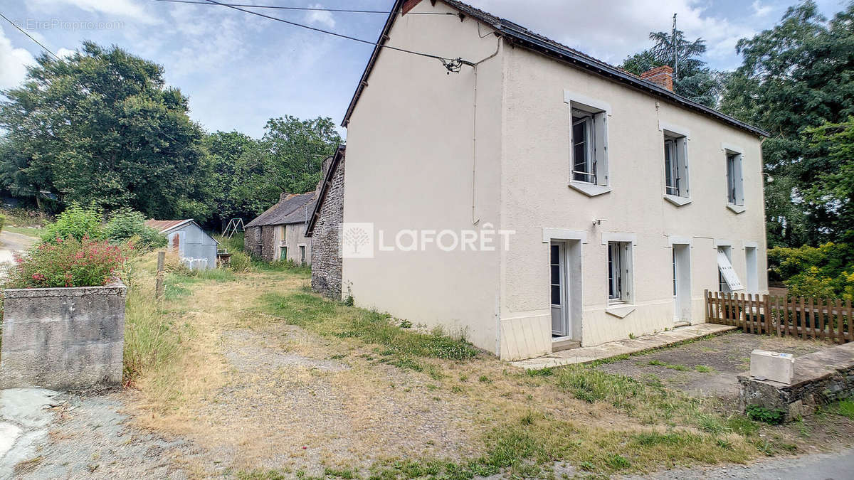 Maison à LA CHAPELLE-DE-BRAIN