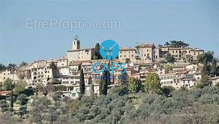 Appartement à CHATEAUNEUF-GRASSE