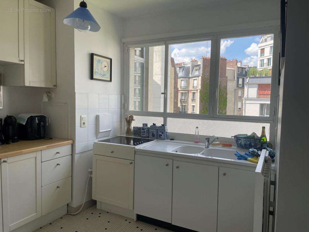 Appartement à PARIS-16E