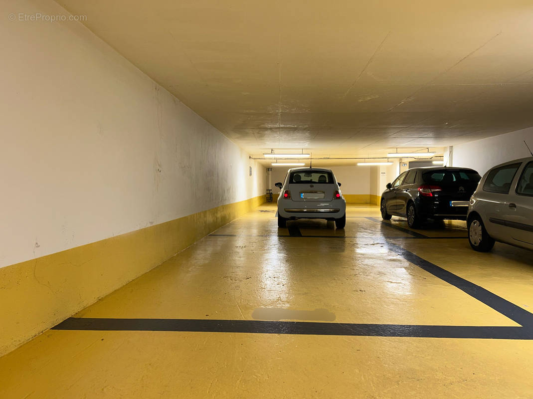 Parking à COURBEVOIE