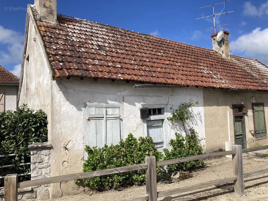 Maison à GARNAT-SUR-ENGIEVRE