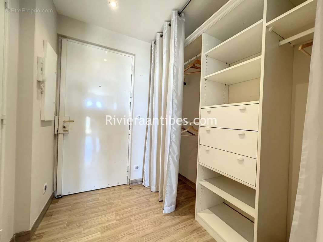 Appartement à VALLAURIS