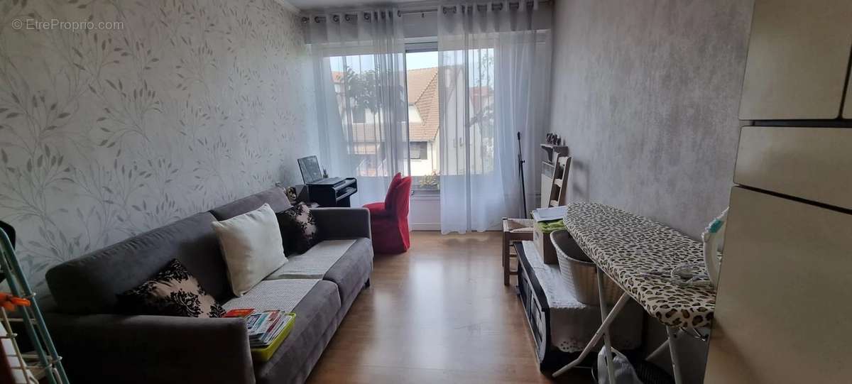 Appartement à LES PAVILLONS-SOUS-BOIS