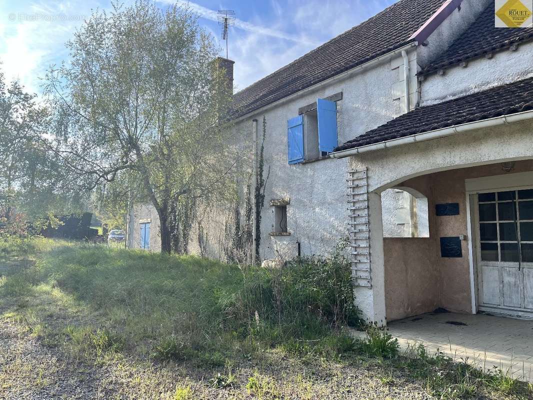 Maison à YZEURES-SUR-CREUSE