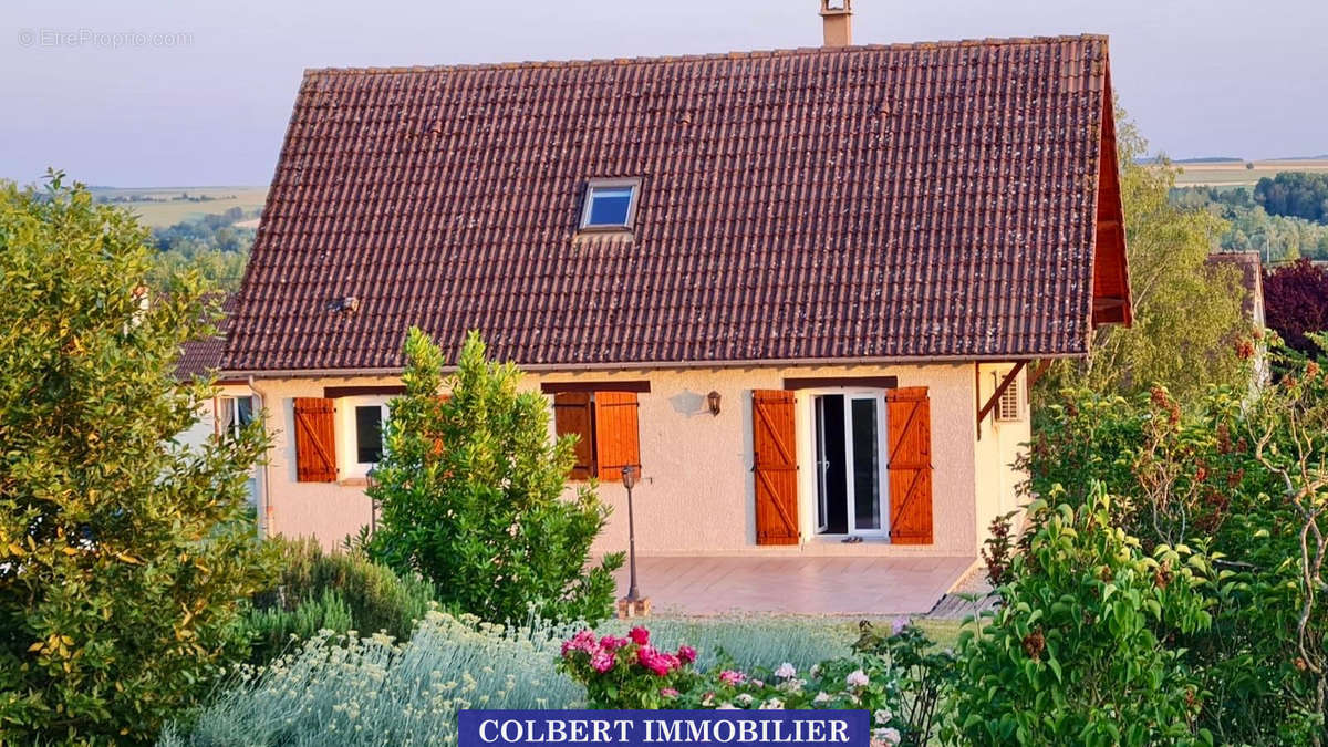 Maison à LAROCHE-SAINT-CYDROINE