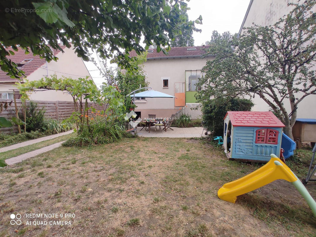 Maison à VIGNEUX-SUR-SEINE