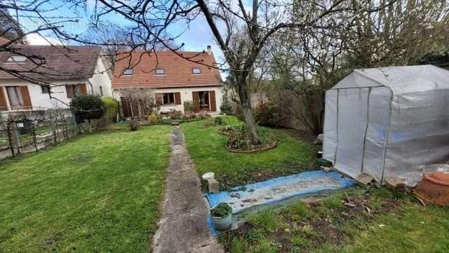 Maison à SAINTE-GENEVIEVE-DES-BOIS