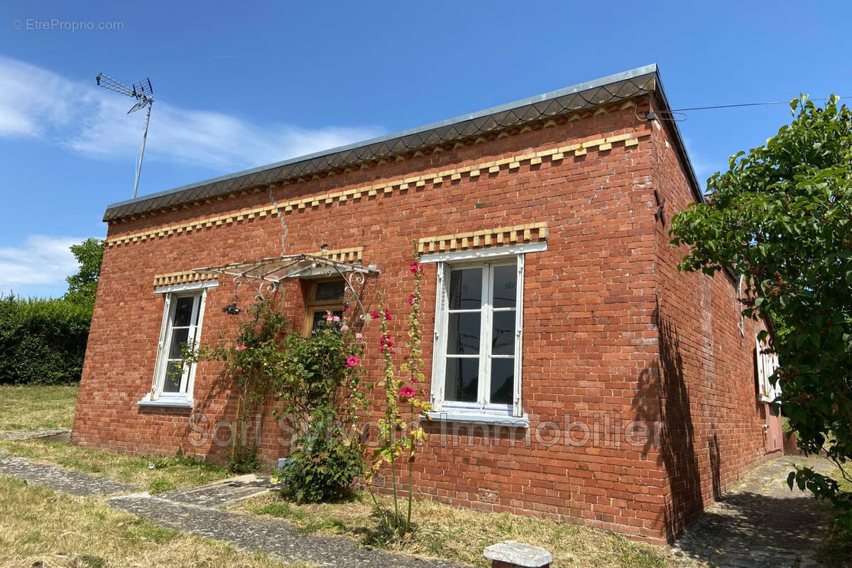 Maison à MILLY-SUR-THERAIN