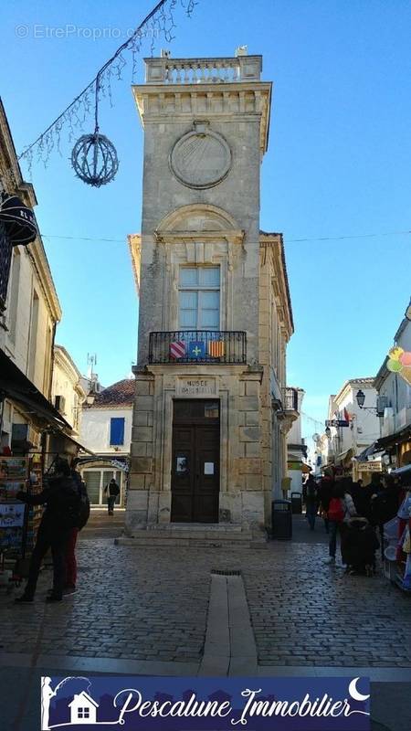 Commerce à SAINTES-MARIES-DE-LA-MER