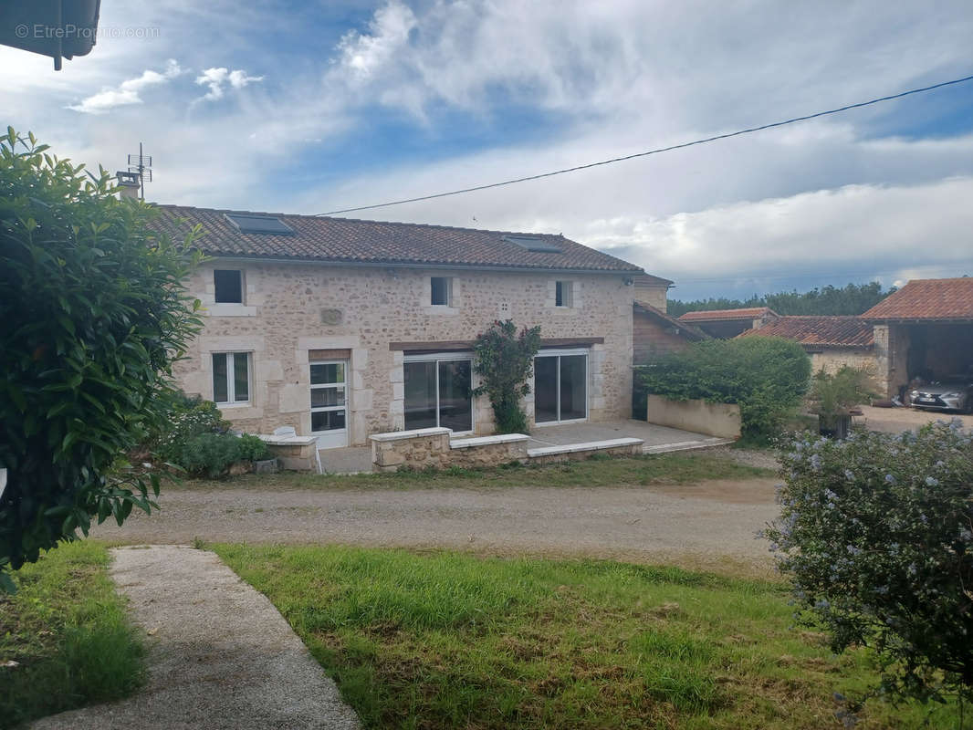 Maison à LA ROCHEFOUCAULD