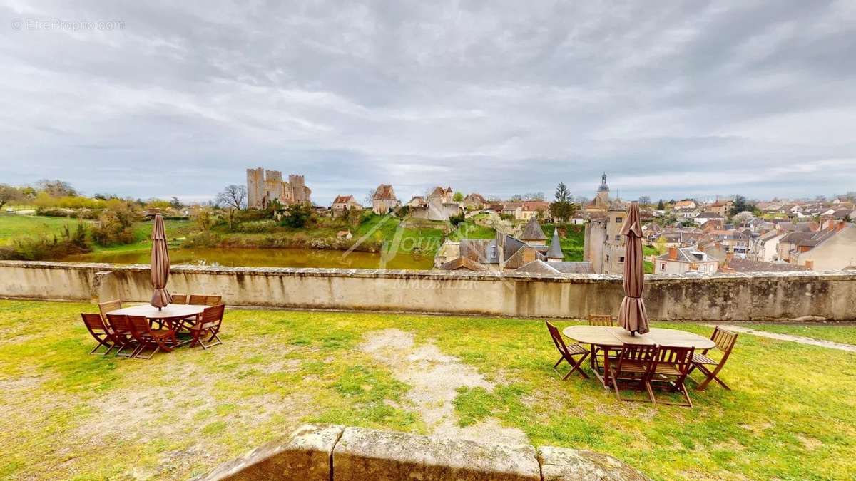 Appartement à BOURBON-L&#039;ARCHAMBAULT