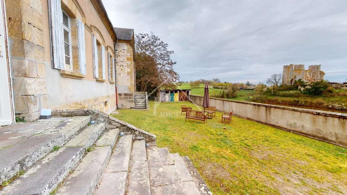 Appartement à BOURBON-L&#039;ARCHAMBAULT