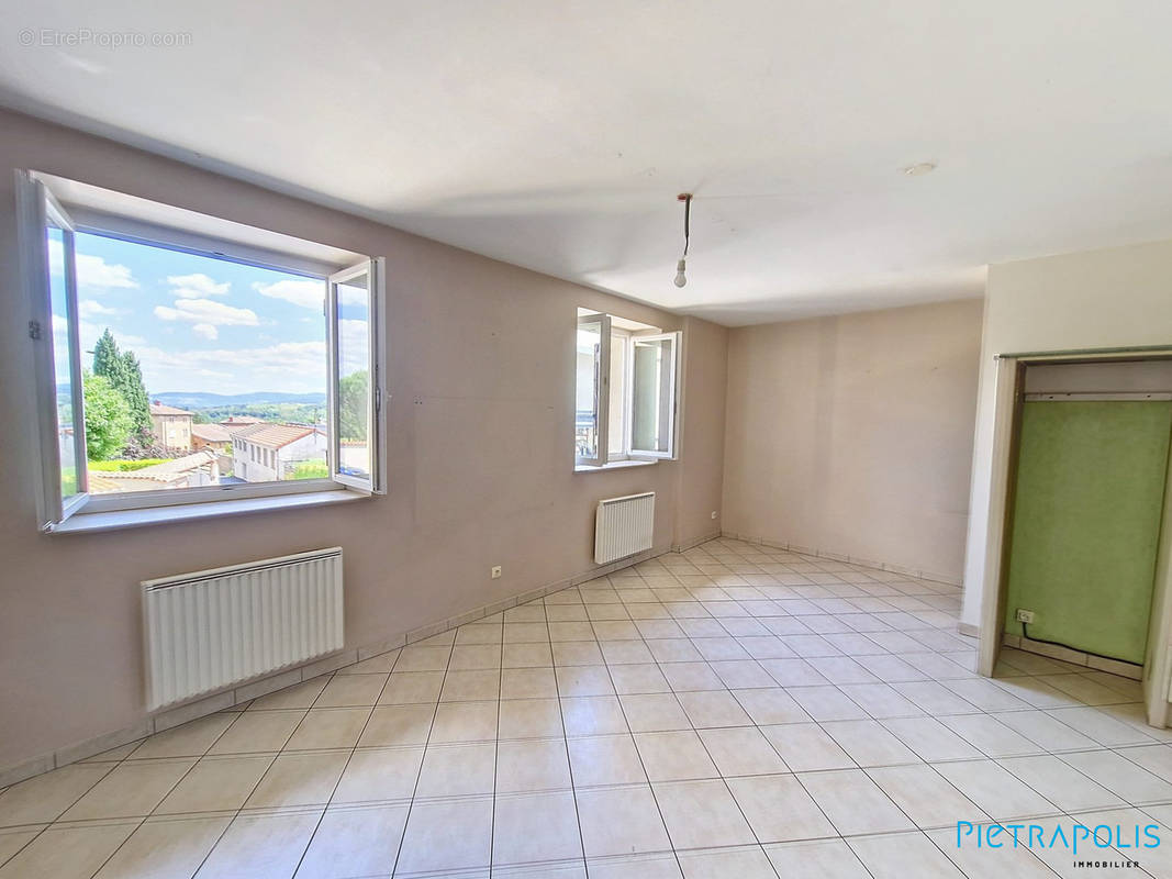 Appartement à PONTCHARRA-SUR-TURDINE