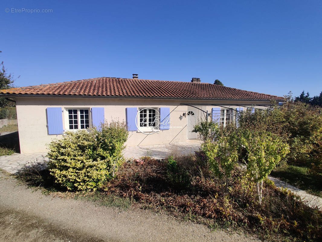 Maison à ROULLET-SAINT-ESTEPHE