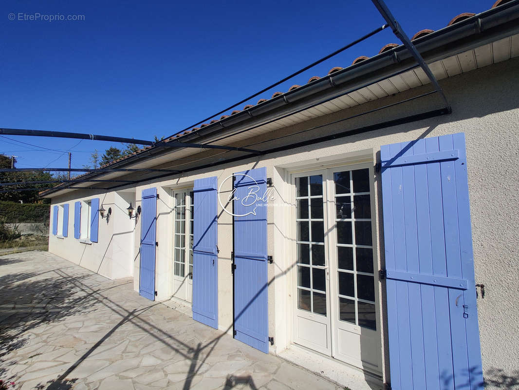 Maison à ROULLET-SAINT-ESTEPHE